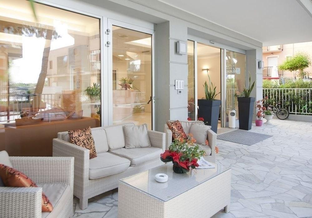 Residence Perla Misano Adriatico Dış mekan fotoğraf