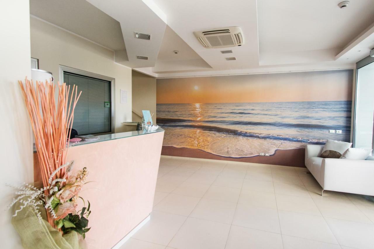 Residence Perla Misano Adriatico Dış mekan fotoğraf